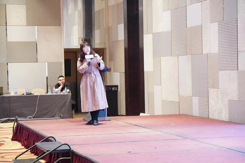 擅长粉丝运营的女包卖家，教你如何写出能赚钱的朋友圈文案！