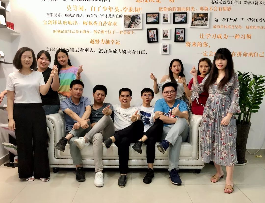 女包类目，把淘宝客户引流到微信，通过固定活动日期和项目，提高群销售额