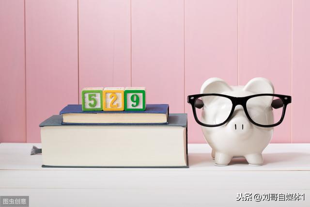 自媒体付费专栏到底怎么赚钱，如何做到月入上万，该怎么来实现