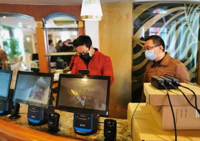 永不合作！永久清退15家违规口罩类店铺|疫情日报