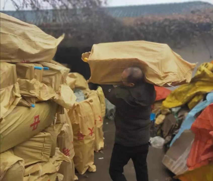 短视频|带着妻子死里逃生之后，他在义乌卖玩具，年销千万
