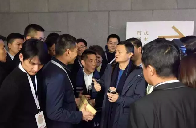 0多名贫困县县长扎堆玩直播"