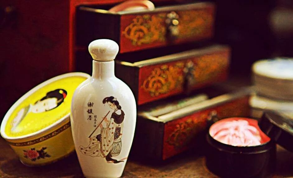 中国化妆品品牌命名90年