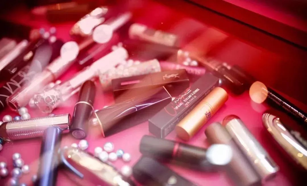 淘宝热门品牌口红增幅超300%/INS 博主品牌Gisou获融资…|一周要闻