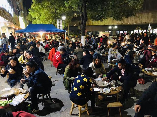 摆地摊卖什么火?最新数据告诉你答案,5种最红的地摊小吃上榜
