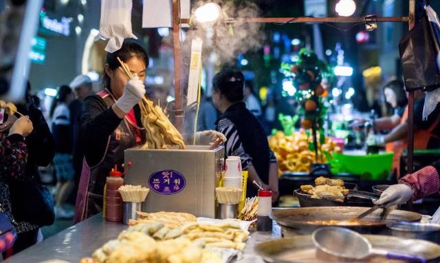 地摊经济爆火,最赚钱的有哪些呢?这几样看似不起眼,挣钱可不少