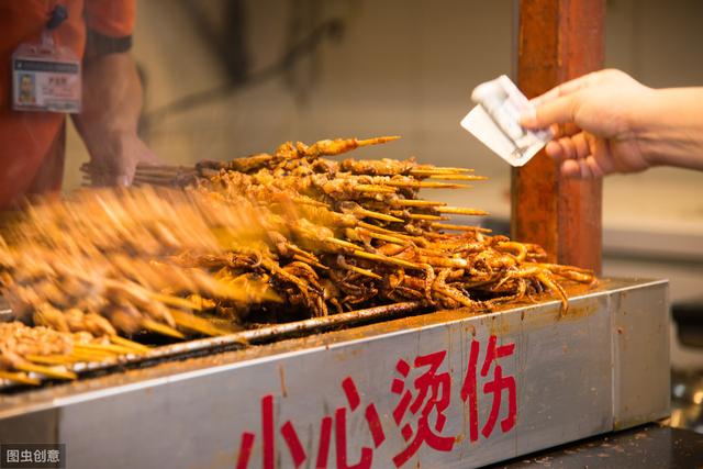 地难经济火了!摆地摊卖什么最好?最新数据出炉,小吃上榜排第一