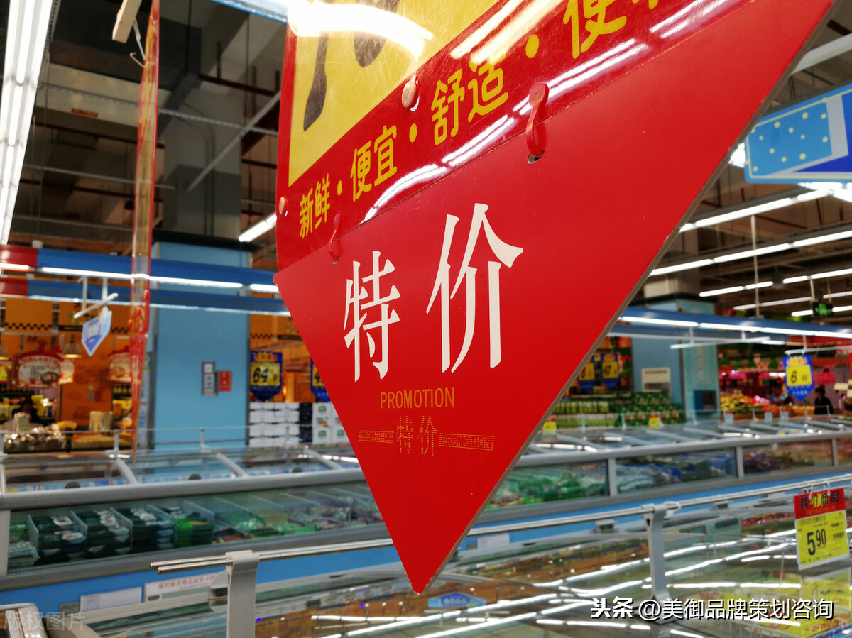 看惯了高强度的促销行为,才发现折扣店的本质并非“便宜”