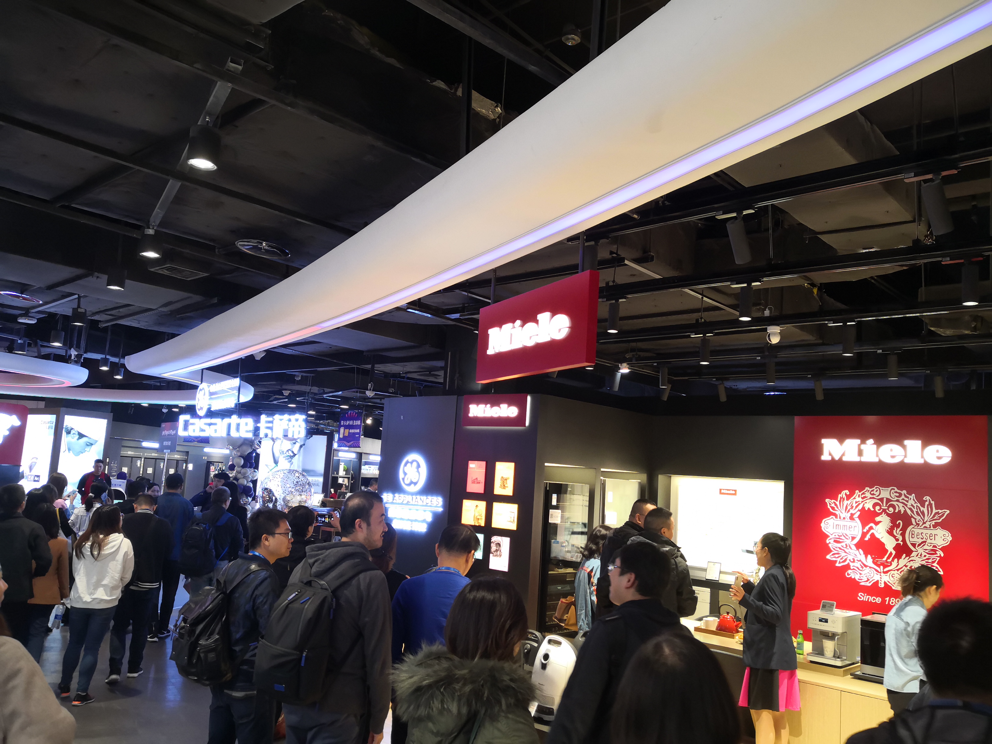 京东开设线下超级体验店,试错中破局线下零售