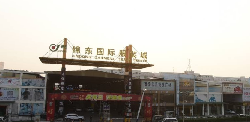 开服装店的要注意啦！服装批发老手都拿这种品牌货，赚的钱越多